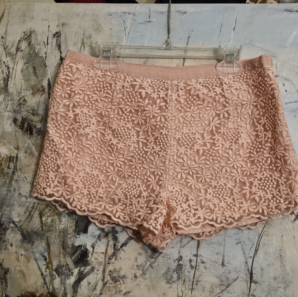 NWOT Forever 21 Daisy-patterned Floral Lace Shorts Peach/Blush Sz M